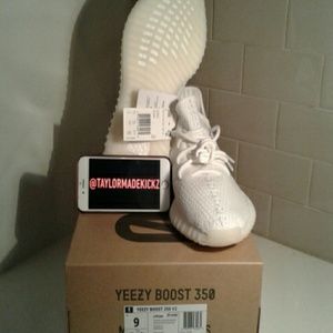 Yeezy Boost 350 V2